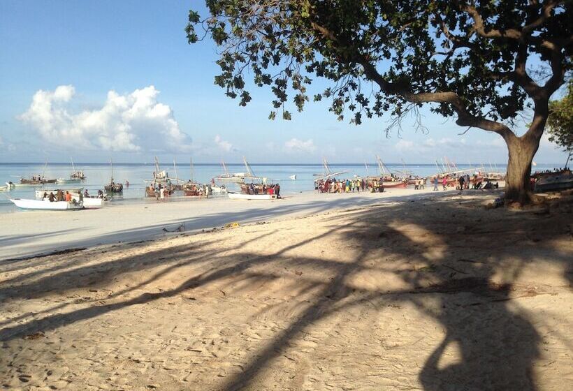 Отель Ocean Breeze Lodge