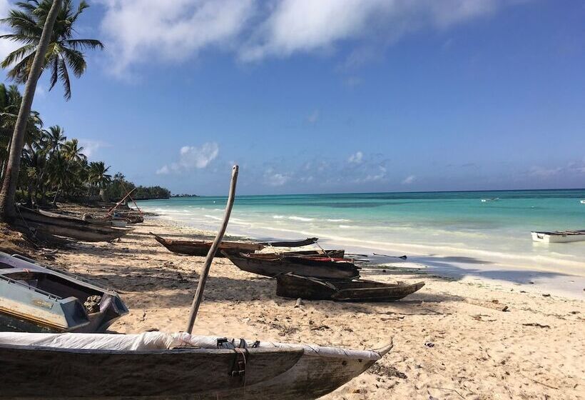 Отель Ocean Breeze Lodge