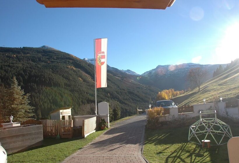 בית מלון כפרי Pension Lackenbauer