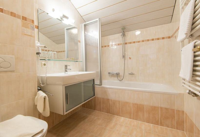 هتل Pension Lackenbauer