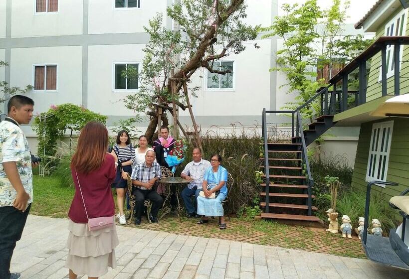 בית מלון כפרי Ploy S Pearl