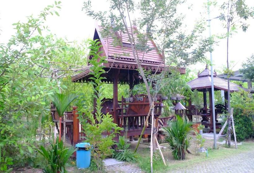 호텔 Pt House Resort