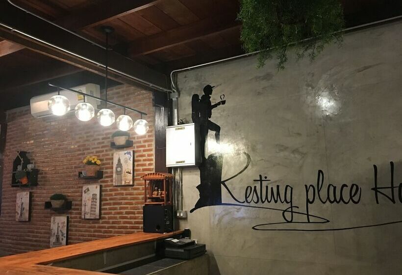 هتل Resting Place Hostel