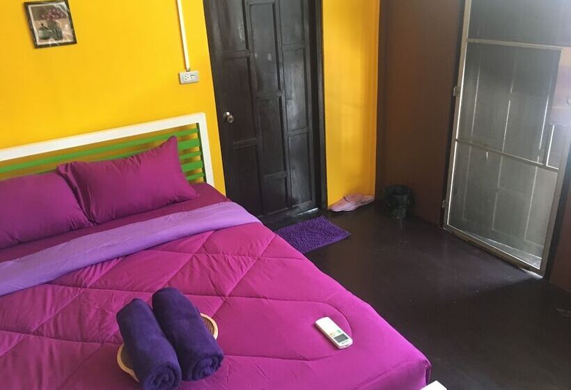 هتل Resting Place Hostel