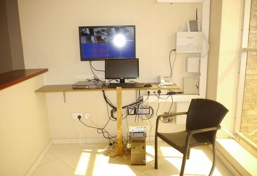 هتل Rosaline Suites