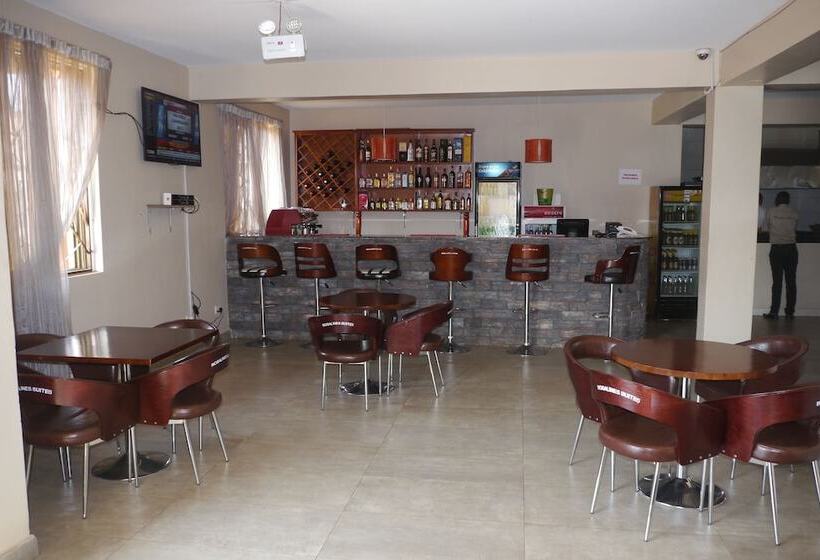 هتل Rosaline Suites