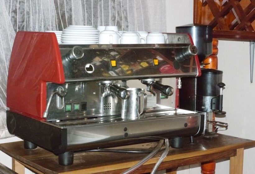 هتل Rosaline Suites