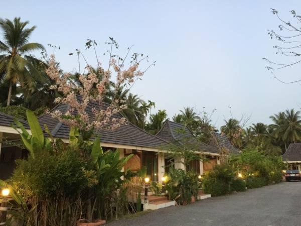 호텔 Ruean Thai Nai Bang By Pansak Resort