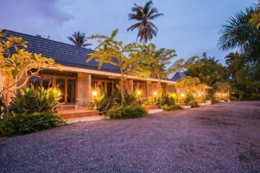 호텔 Ruean Thai Nai Bang By Pansak Resort