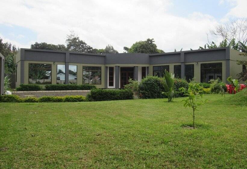 Отель Shika Tours And Hostel