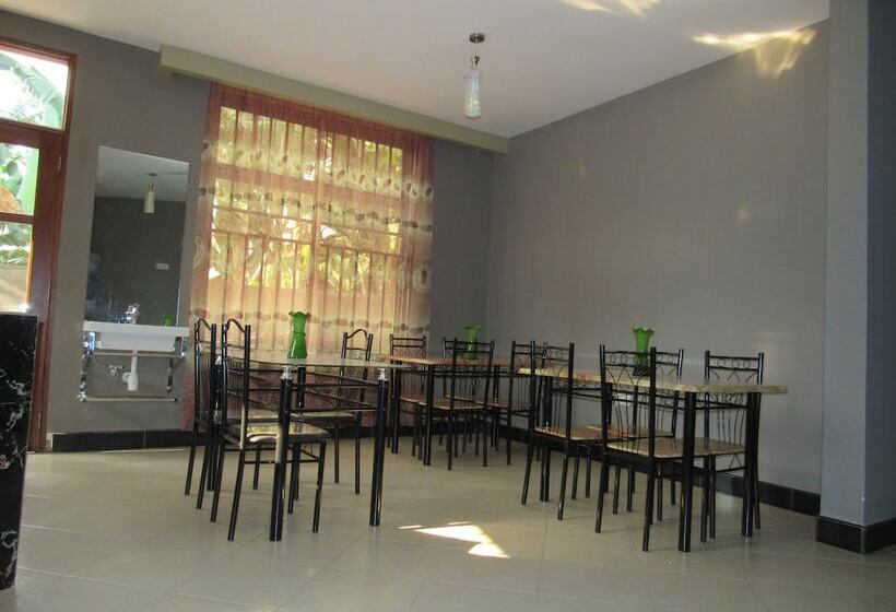 Отель Shika Tours And Hostel