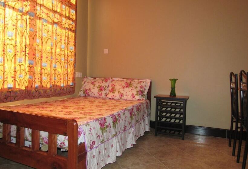 Отель Shika Tours And Hostel