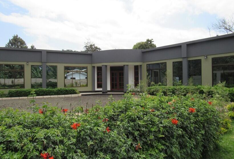 Отель Shika Tours And Hostel