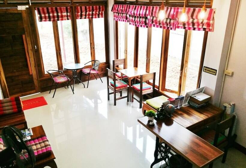 Отель Sukhothai Cozy Hostel & Dorm