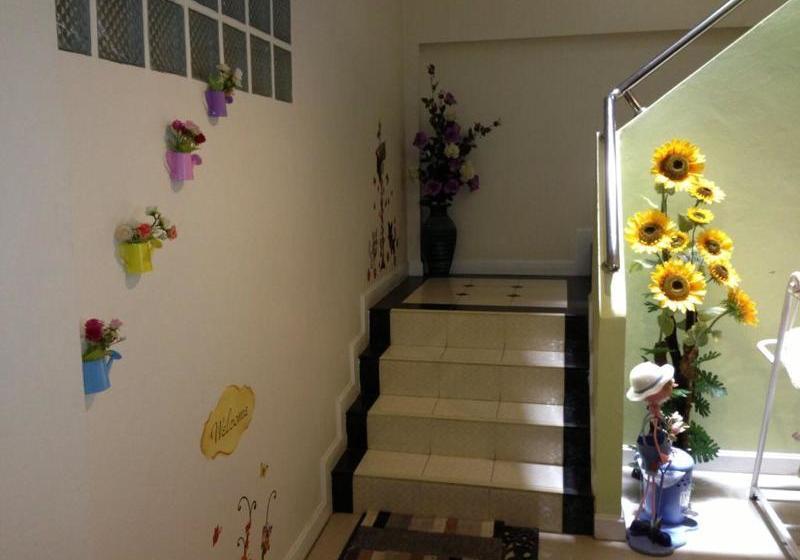 Отель Teeny House