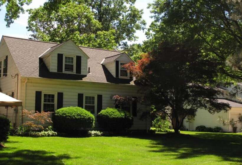 فندق The Birdhouse Bed & Breakfast