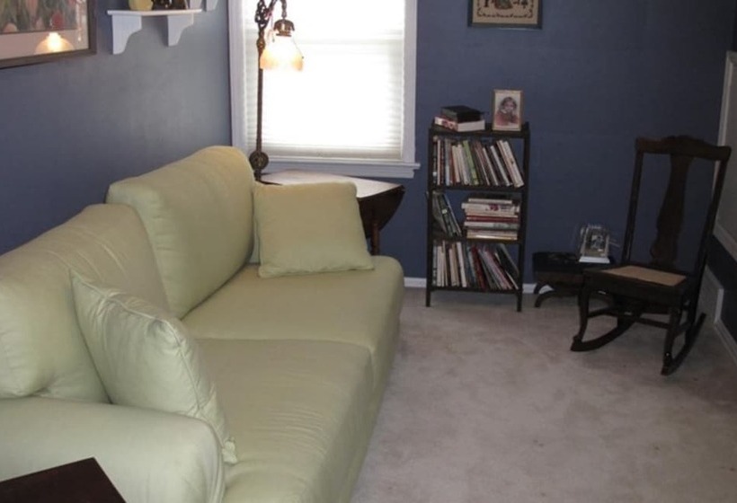 فندق The Birdhouse Bed & Breakfast