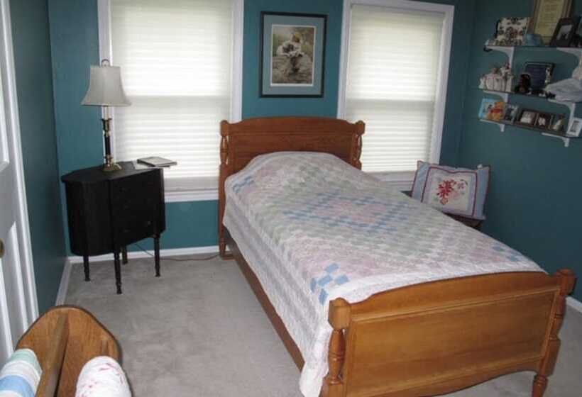 فندق The Birdhouse Bed & Breakfast