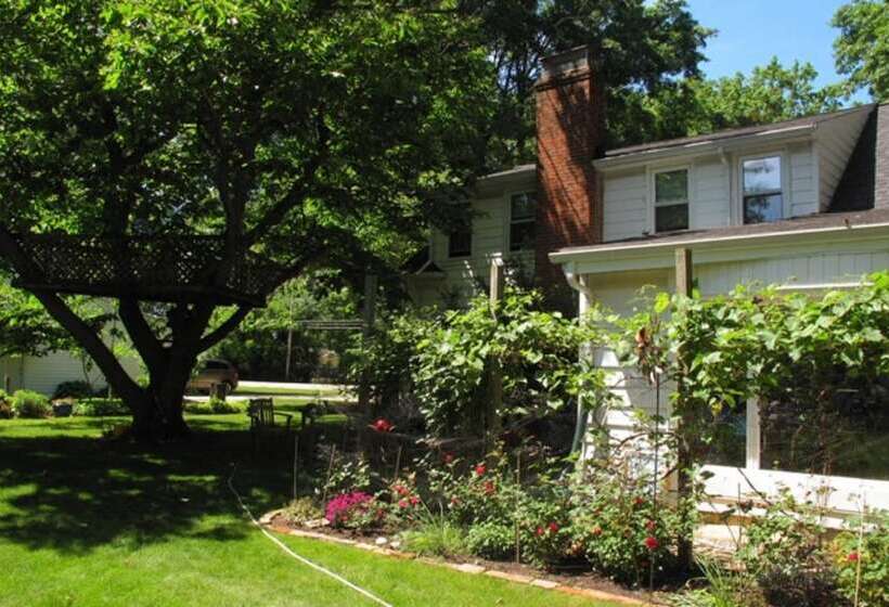 فندق The Birdhouse Bed & Breakfast