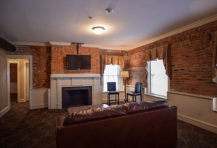 فندق The Chester Publick House Restaurant And Inn