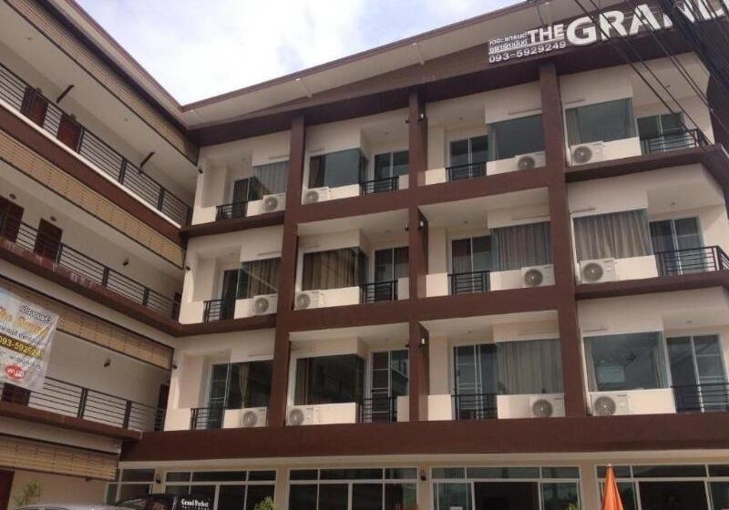 ホテル The Grand Apartment