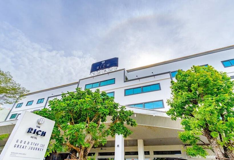 ホテル The Rich