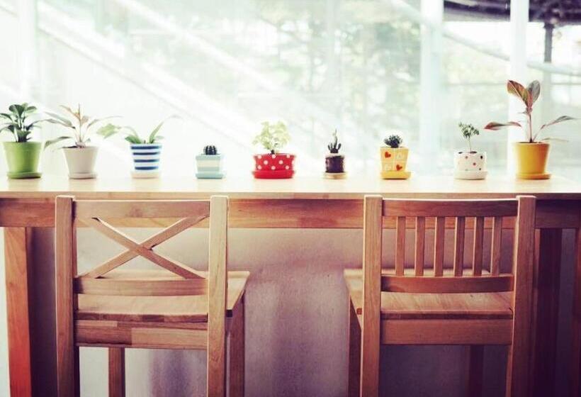 בית מלון כפרי The Sugar Hostel