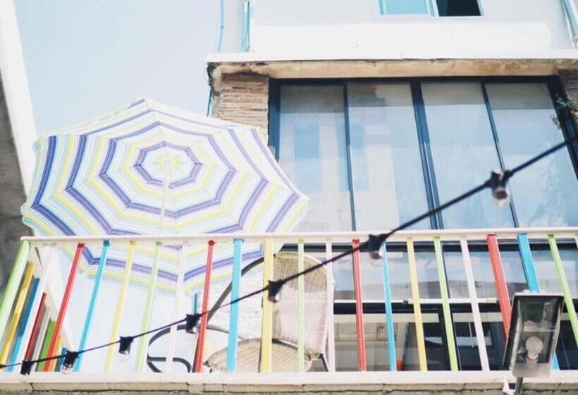 בית מלון כפרי The Sugar Hostel