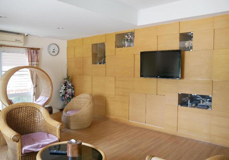 Отель The Village Phitsanulok