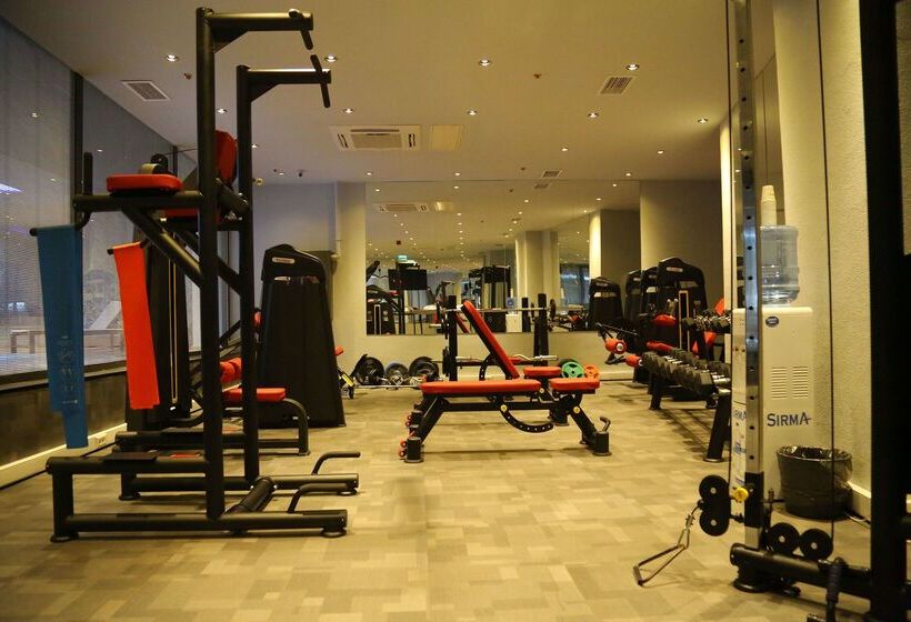 ホテル Tryp By Wyndham Istanbul Sancaktepe