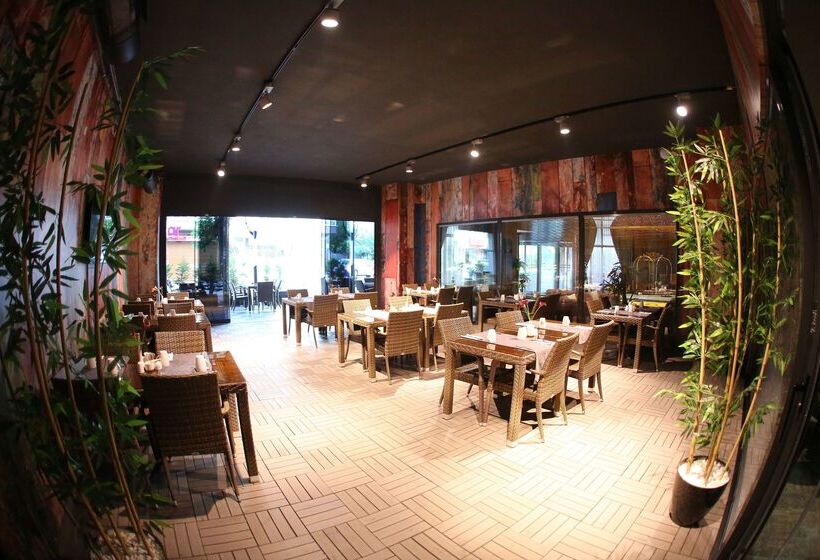 ホテル Tryp By Wyndham Istanbul Sancaktepe