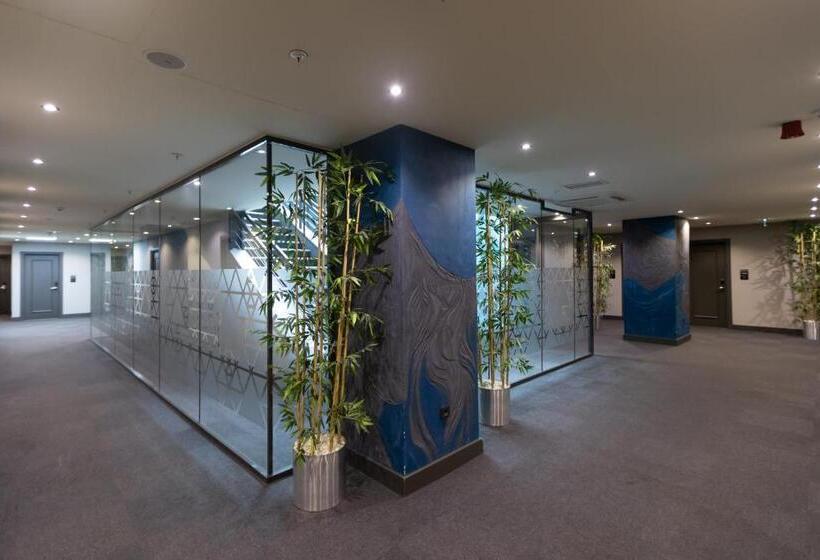 ホテル Tryp By Wyndham Istanbul Sancaktepe