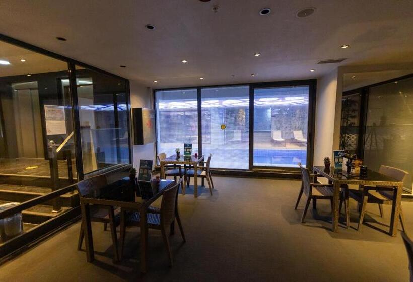 ホテル Tryp By Wyndham Istanbul Sancaktepe