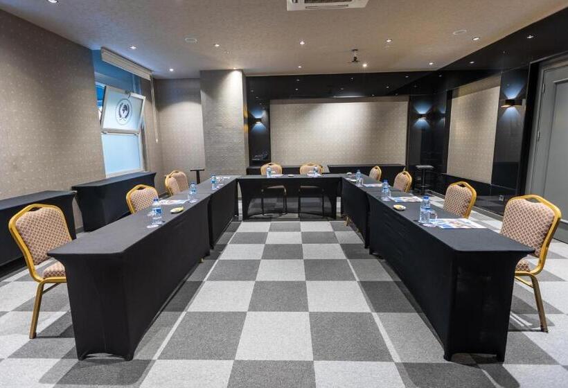 ホテル Tryp By Wyndham Istanbul Sancaktepe