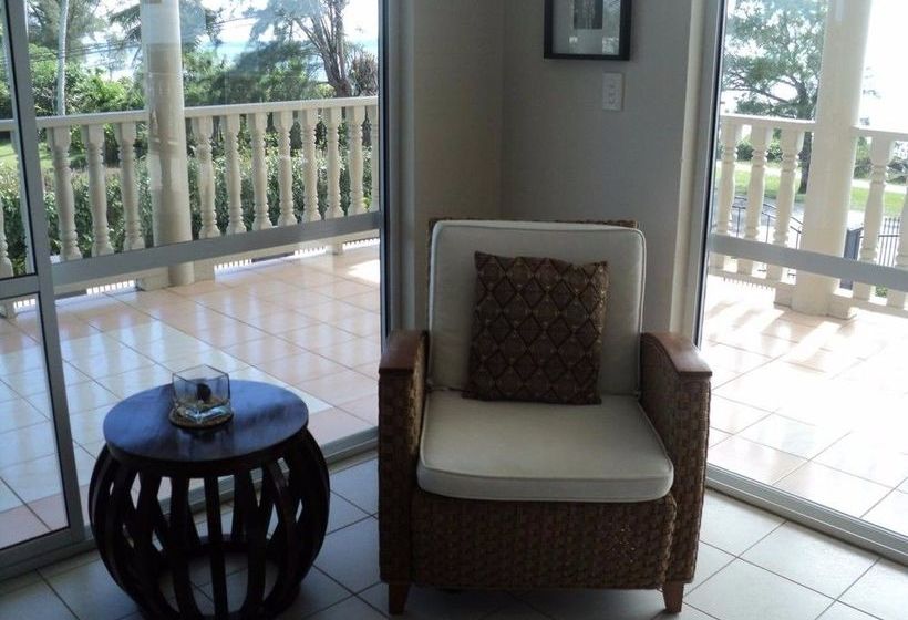 هتل Villa Apartments Westside