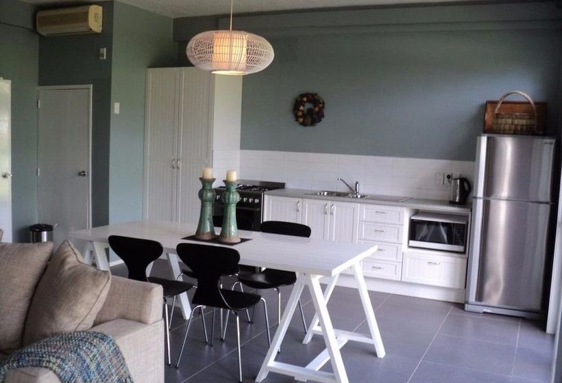 هتل Villa Apartments Westside