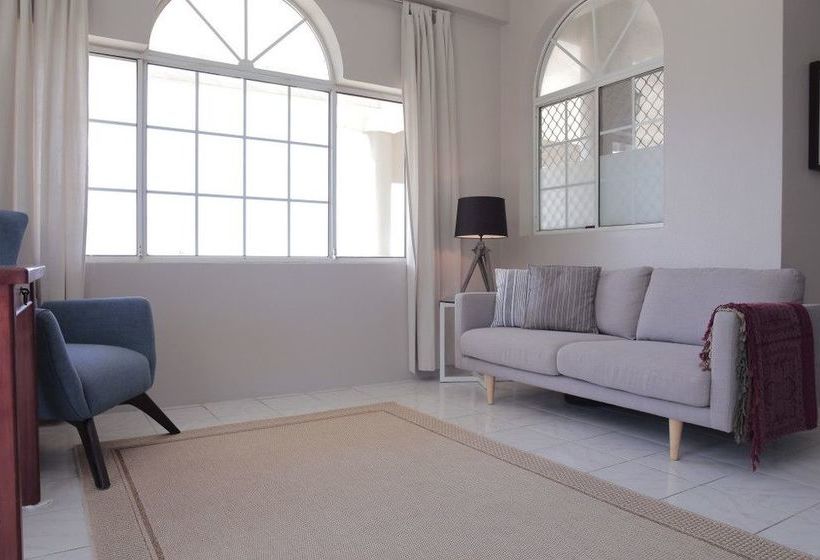 هتل Villa Apartments Westside