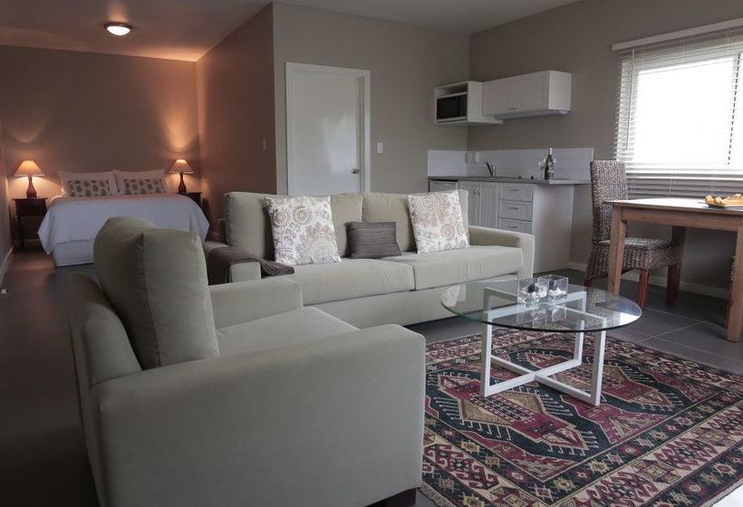 هتل Villa Apartments Westside