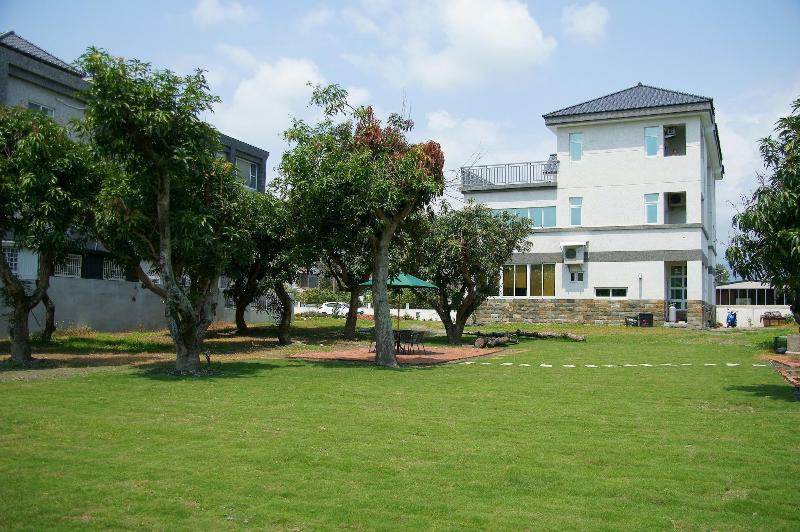 هتل White Pine Village