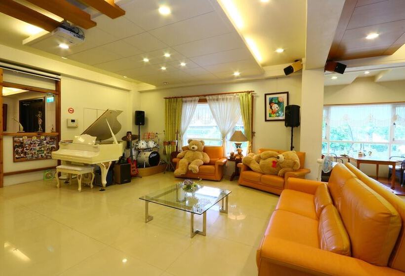 هتل Yosemite Homestay