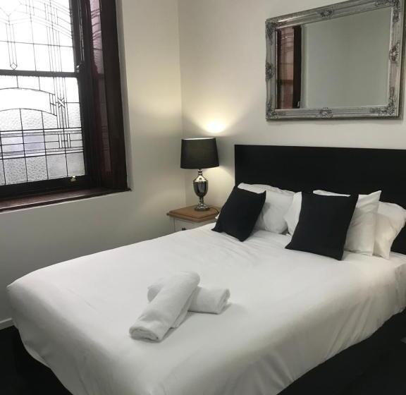 Crown Central Business District Motel   No Under 18s