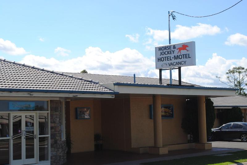 Nightcap At Horse & Jockey Hotel Warwick