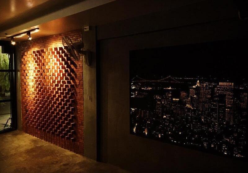 Отель 84 Gallery