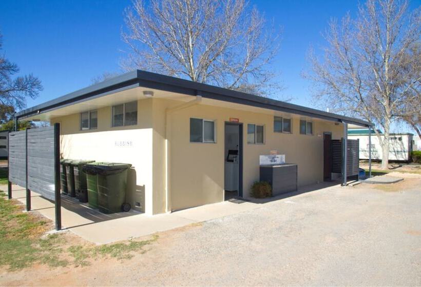 בית מלון כפרי All Seasons Houseboats