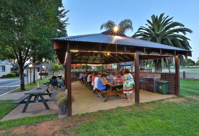 בית מלון כפרי All Seasons Houseboats