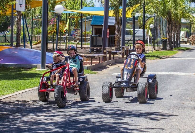 בית מלון כפרי All Seasons Houseboats