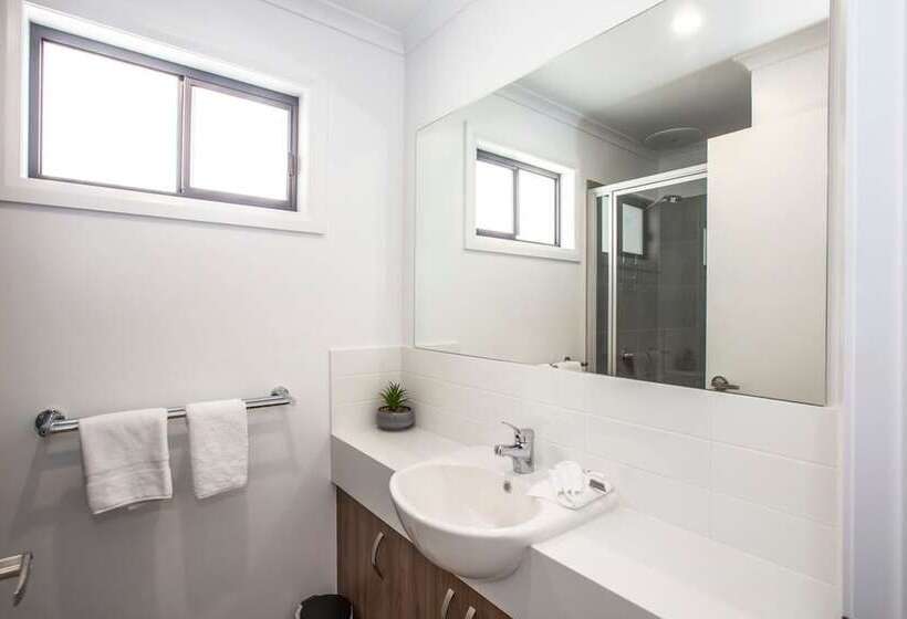 בית מלון כפרי All Seasons Houseboats