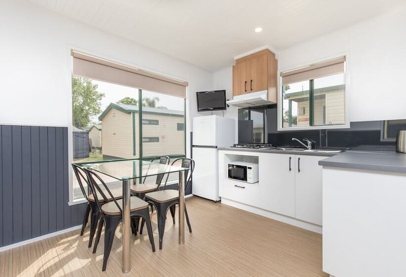 בית מלון כפרי All Seasons Houseboats