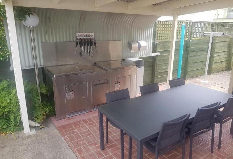 Отель Bayview Apartments