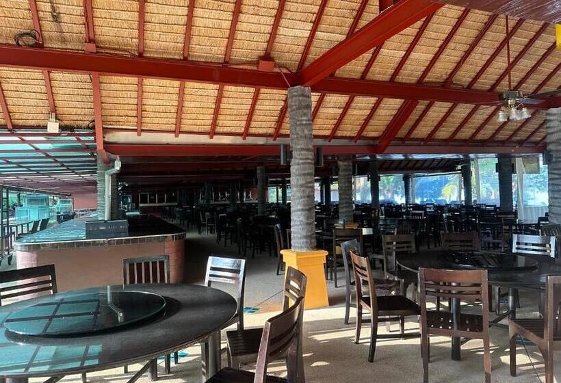 Отель Blue Bay Resort   Access To Pool And Beach Phuket & Krabi